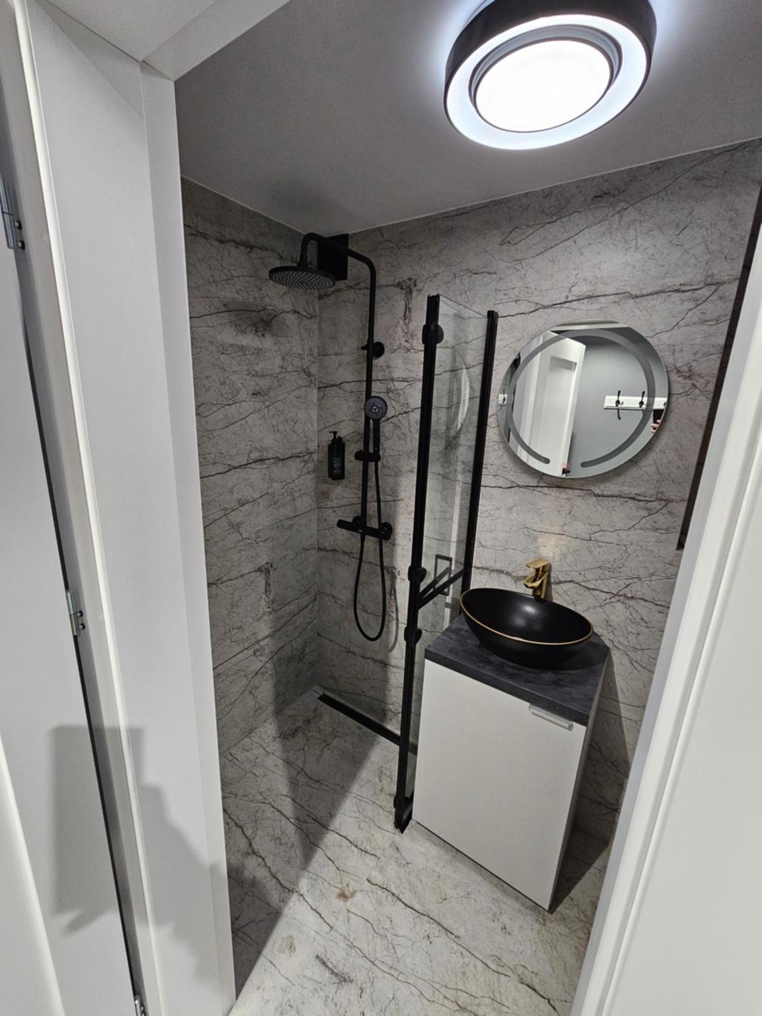 Apartament Z Jacuzzi Klimatyzacja Prywatny Parking رادوم المظهر الخارجي الصورة